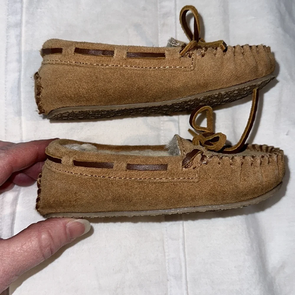 Minnetonka Moccasins Britta Trapper Slipper Little Kid Cinnamon Size 7